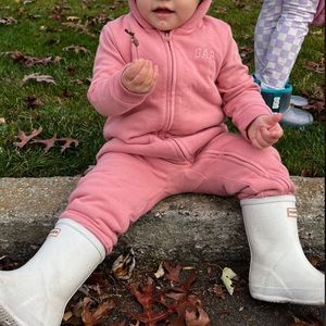 Gap snowsuit